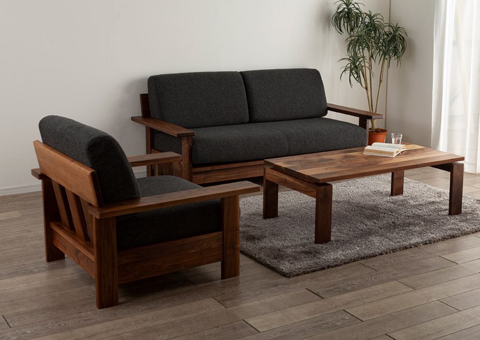 ゆったりと広く魅せるロー&ワイドなフォルム [Wise / ワイズ] 1Pソファ