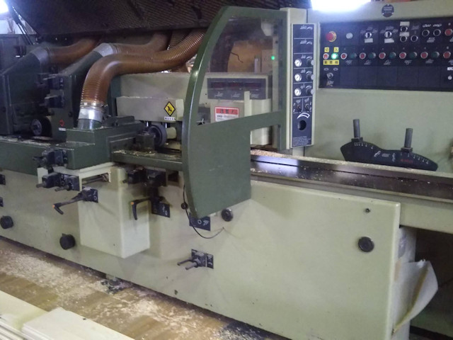 機械紹介｜会社案内｜ガレージドアの日本ドアコーポレーション株式会社