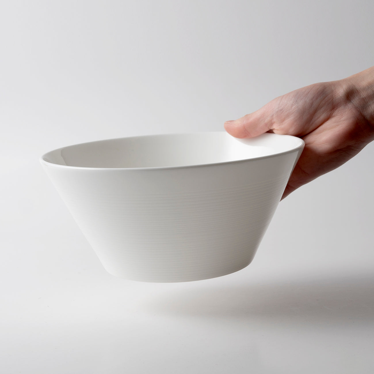 白いブランド食器｜18cmボール｜EXQUISITE｜ニッコー公式オンライン