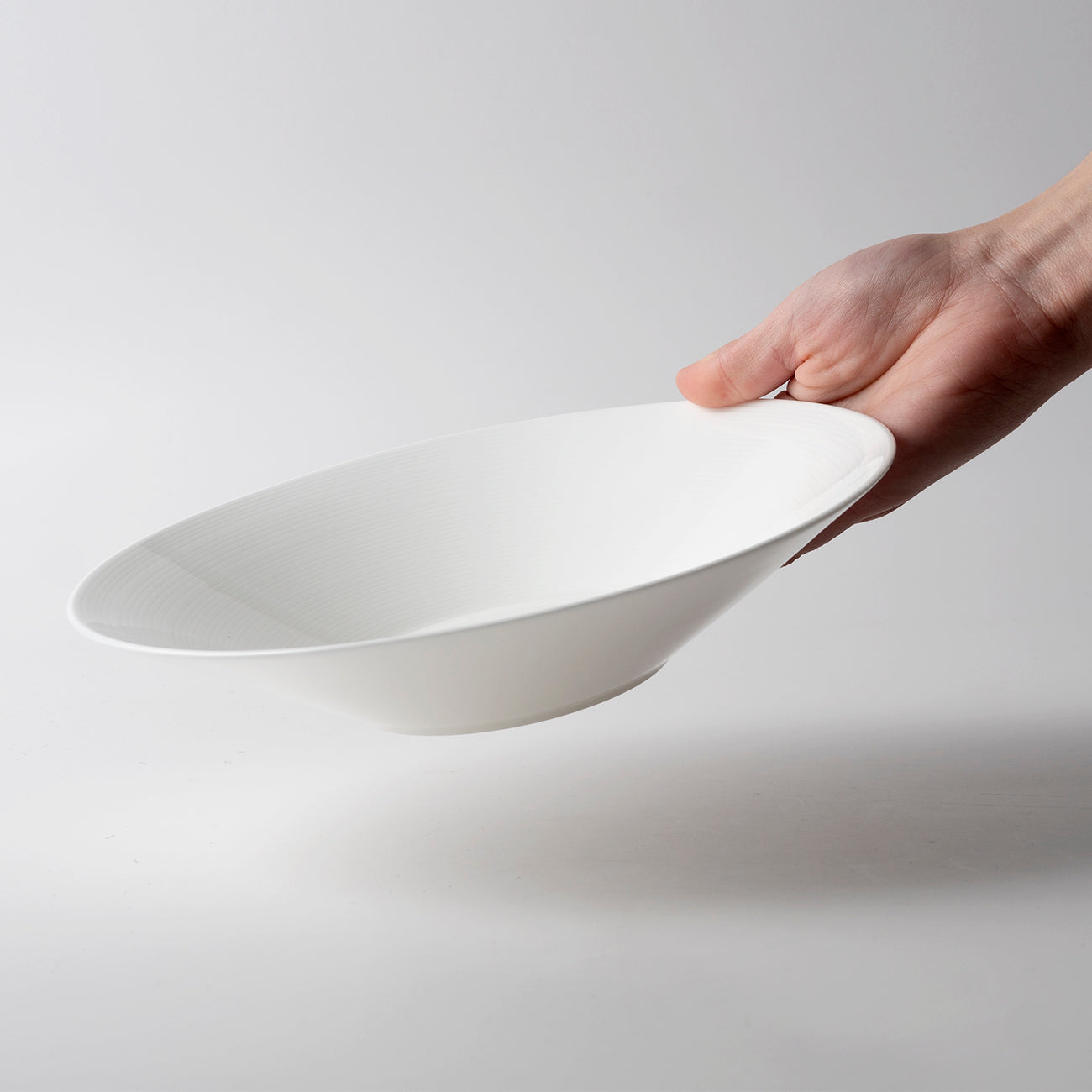 白いブランド食器｜21cmボール｜EXQUISITE｜ニッコー公式オンライン