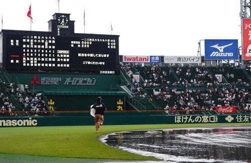 甲子園】阪神園芸がおなじみの「神整備」を披露 雨天中断から1時間7