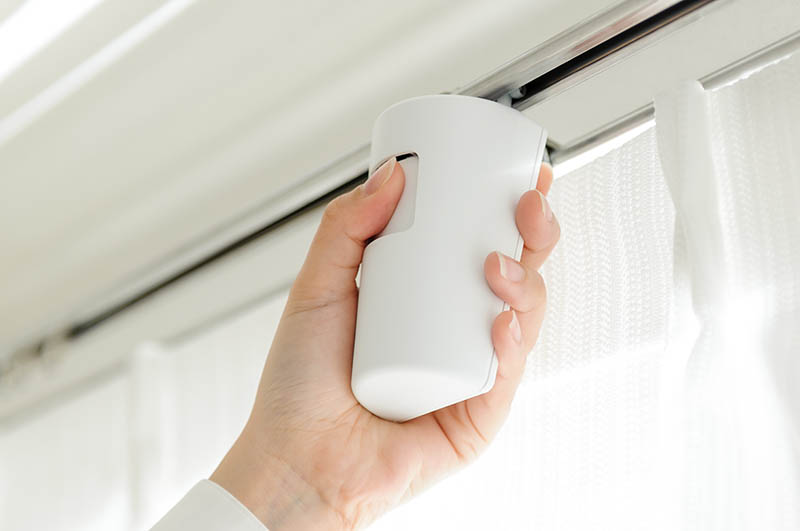 世界初！スマホ連動型カーテン自動開閉機。めざましカーテン「モーニン