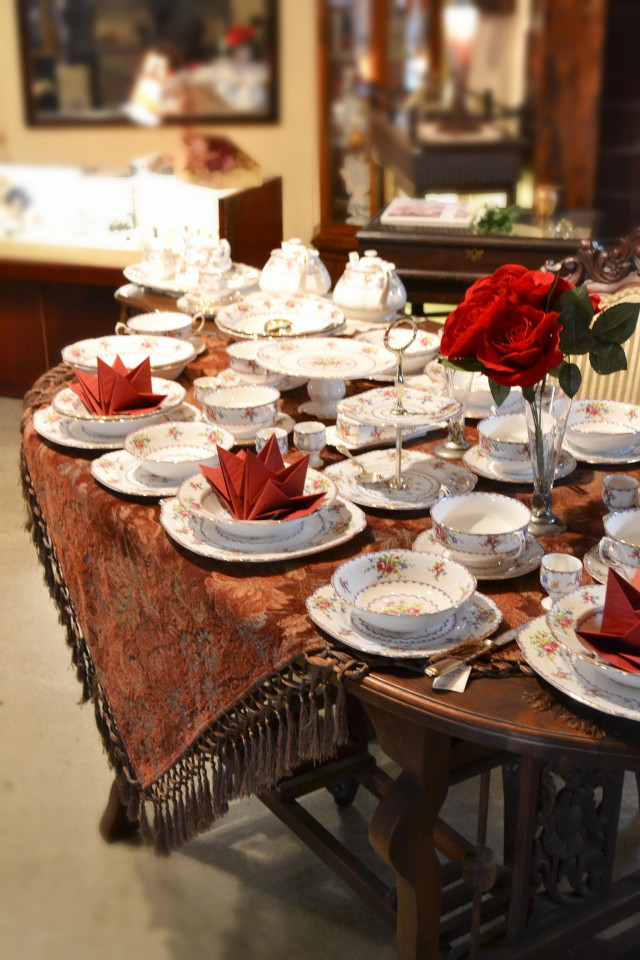 Antique Sam's Collectionロイヤルアルバートプチポワンディナーセット