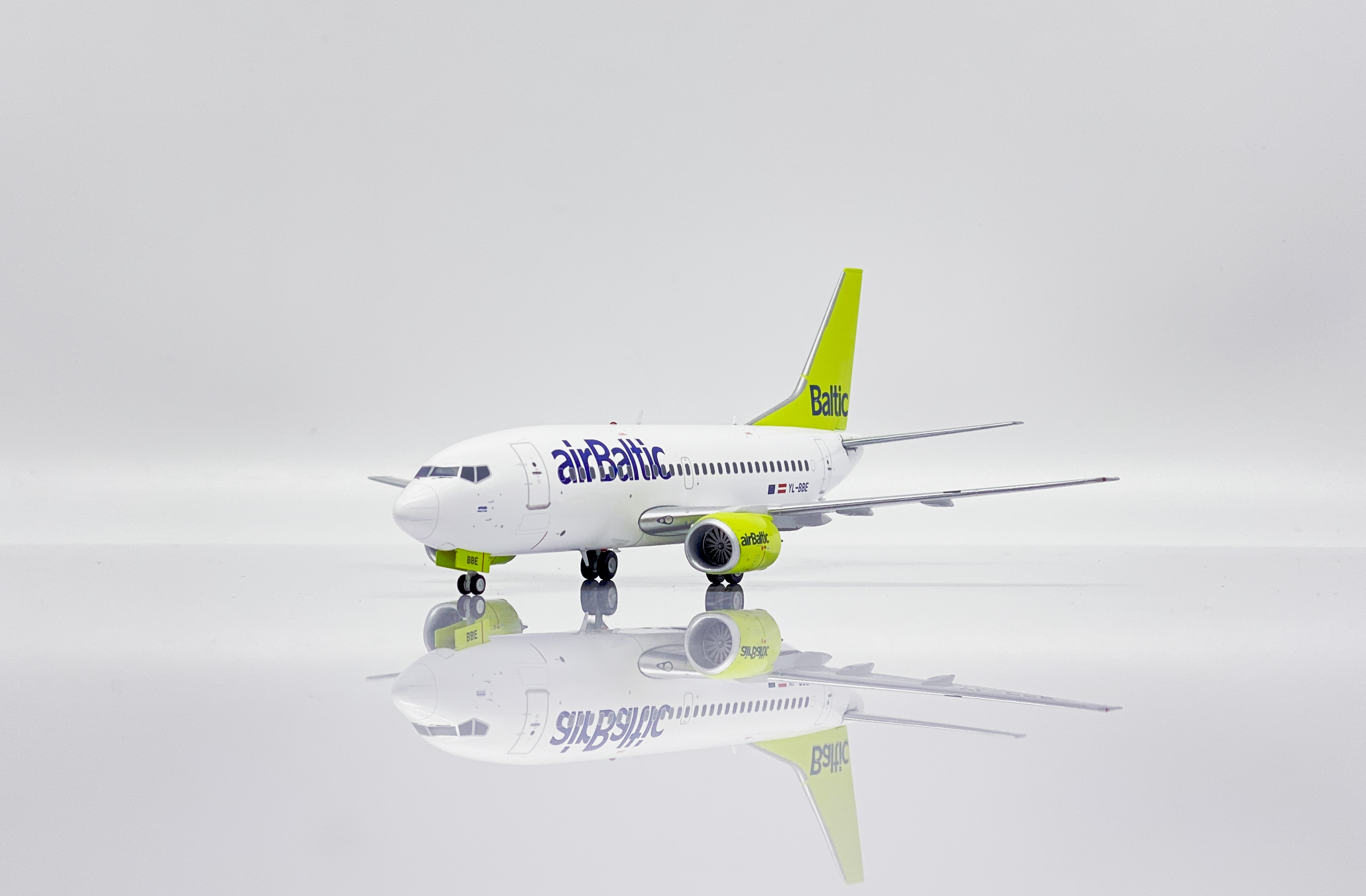 ScaleModelStore.com :: JC Wings 1:200 - XX20240 - Air Baltic