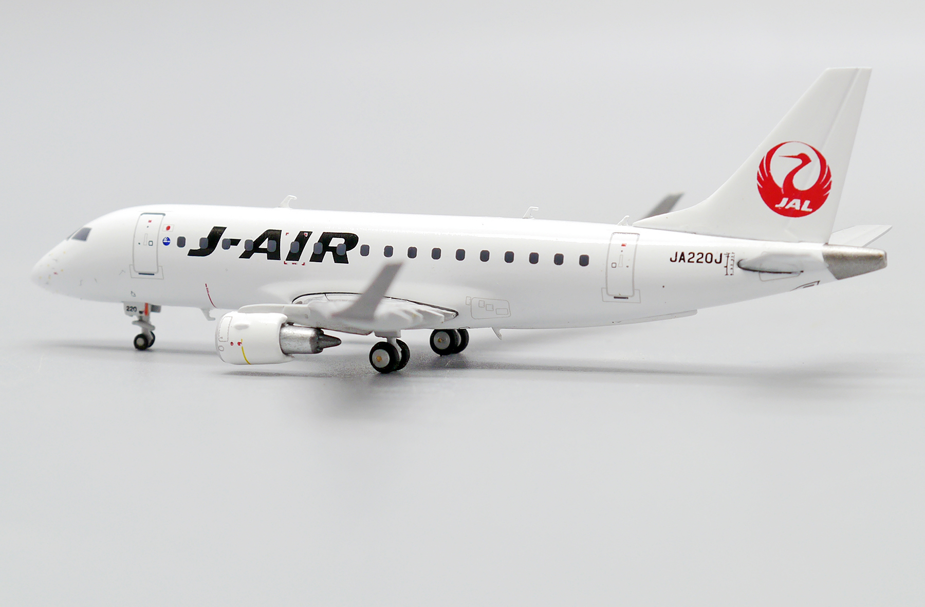 ScaleModelStore.com :: JC Wings 1:400 - EW4170004 - J-Air Embraer