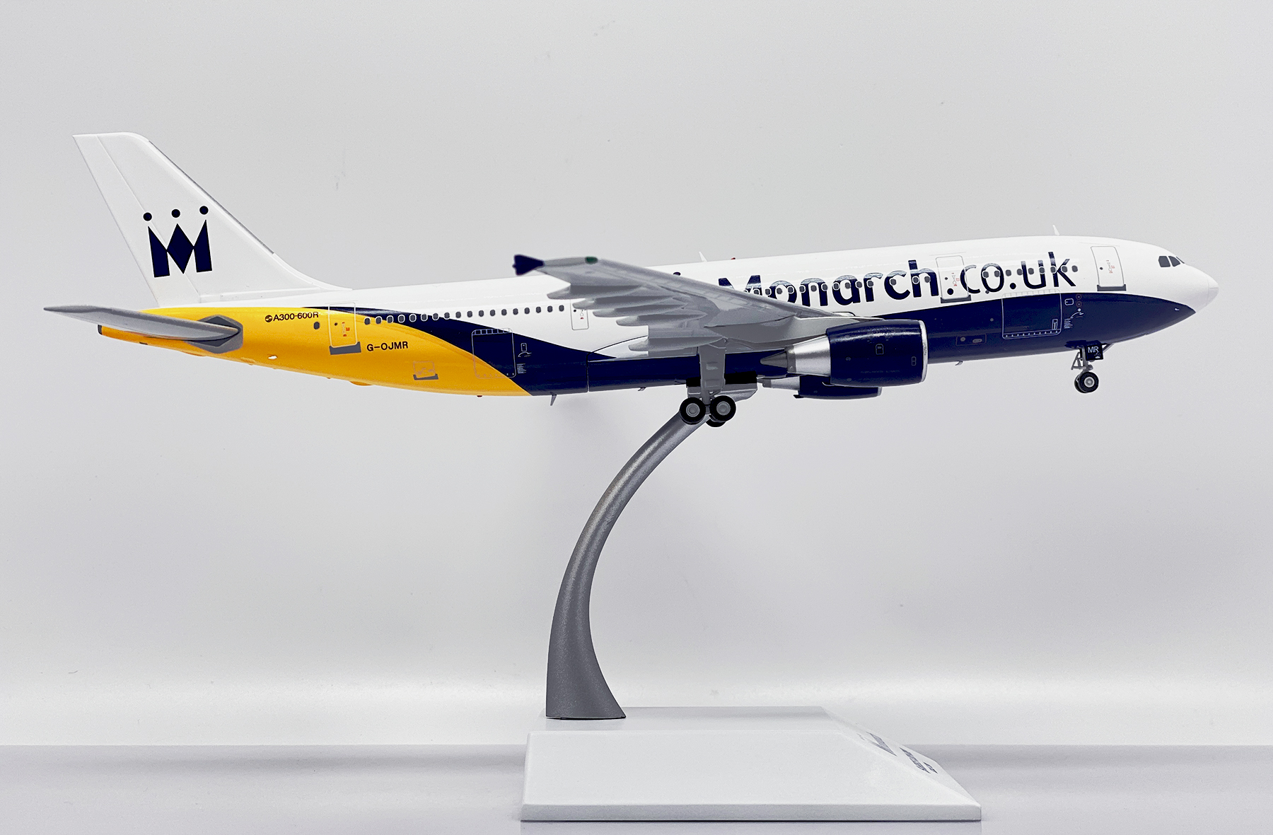 ScaleModelStore.com :: JC Wings 1:200 - LH2319 - Monarch Airlines
