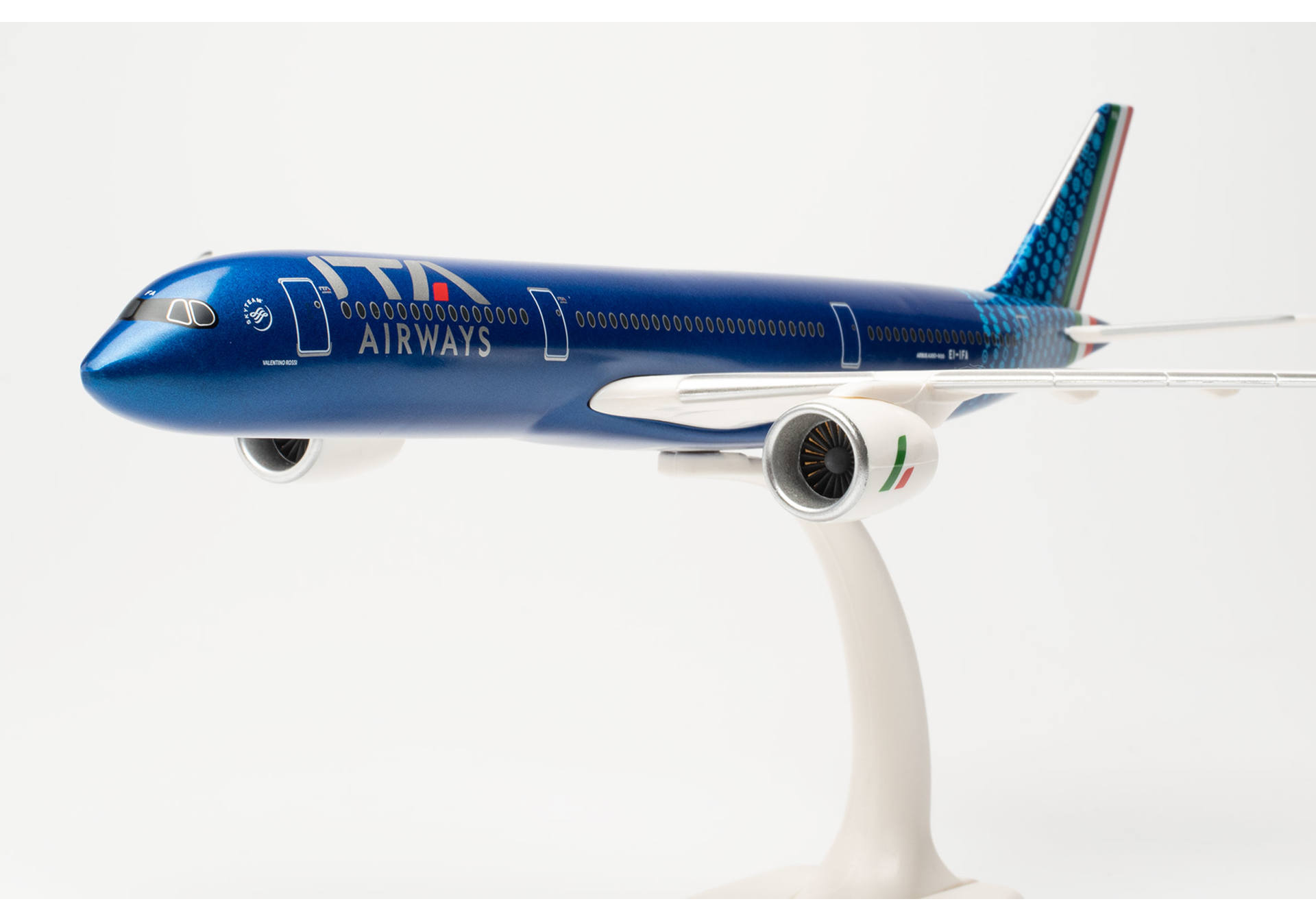ScaleModelStore.com :: Herpa Snap-Fit 1:200 - 613750 - ITA Airways