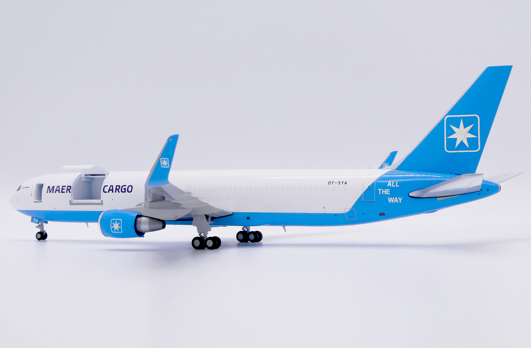 ScaleModelStore.com :: JC Wings 1:200 - LH2430C - Maersk Air Cargo