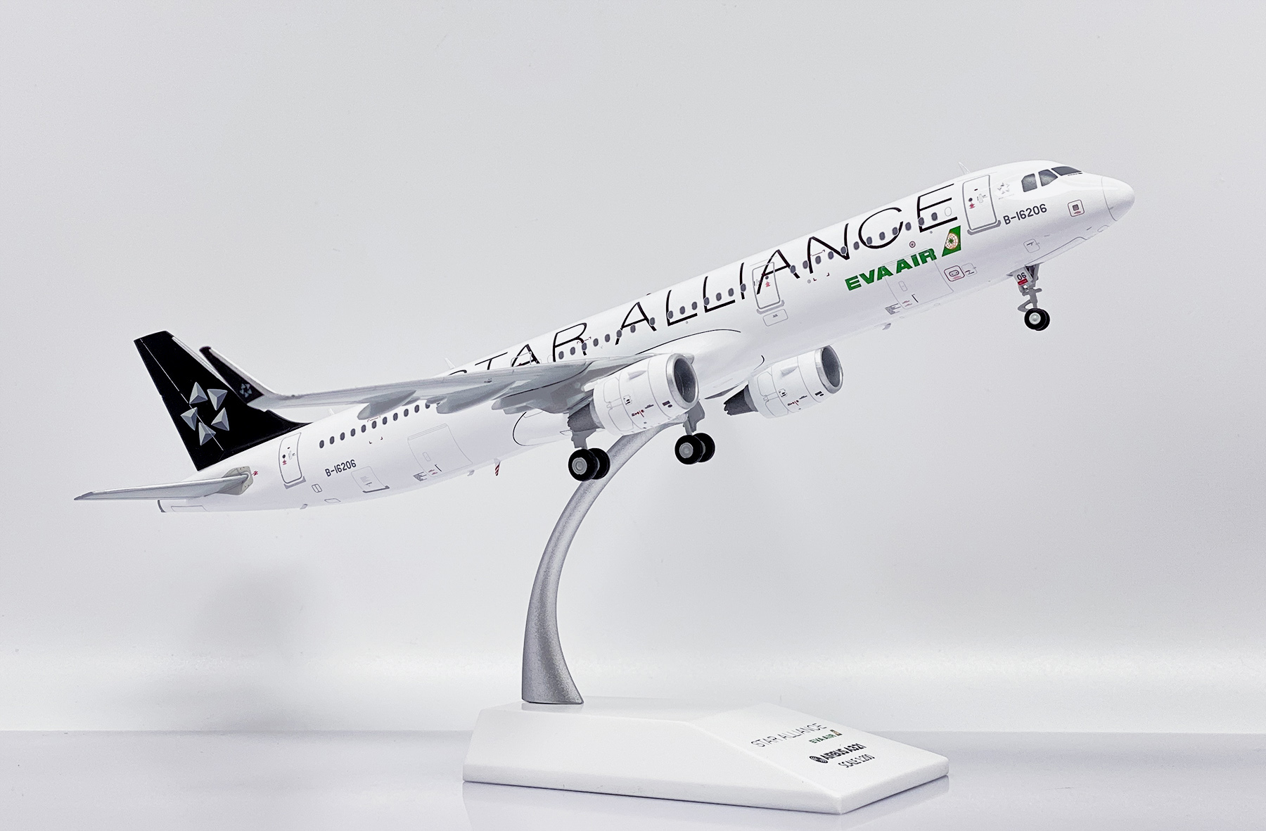 ScaleModelStore.com :: JC Wings 1:200 - XX20204 - Eva Air Airbus A321