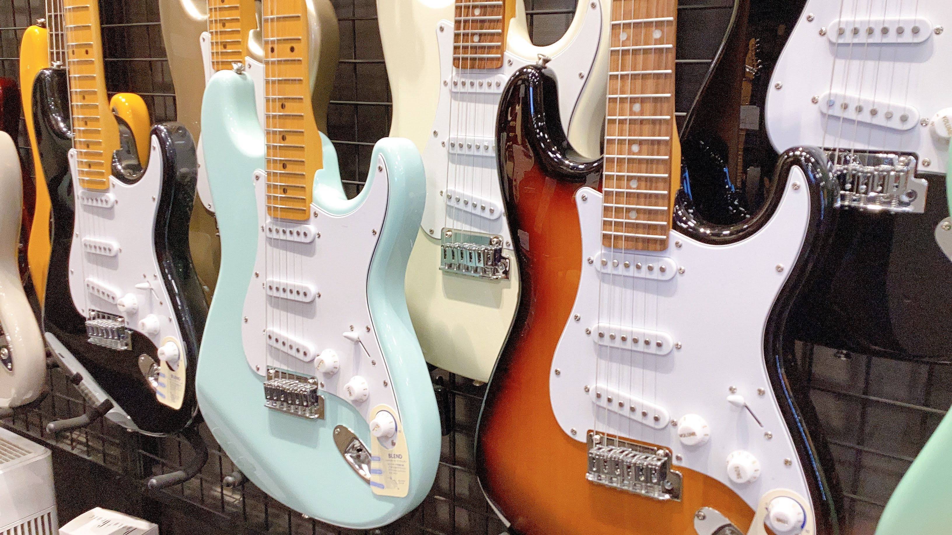 徹底比較！】HISTORYエレキギター「Performance」と「Standard」の違い