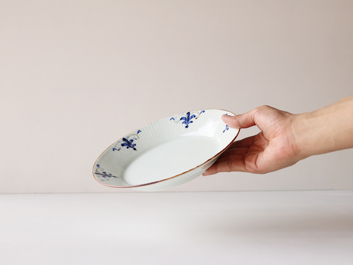 SNSでも大人気！有田焼 晧洋窯 リーヴス しのぎ 7寸皿 | 有田焼 波佐見
