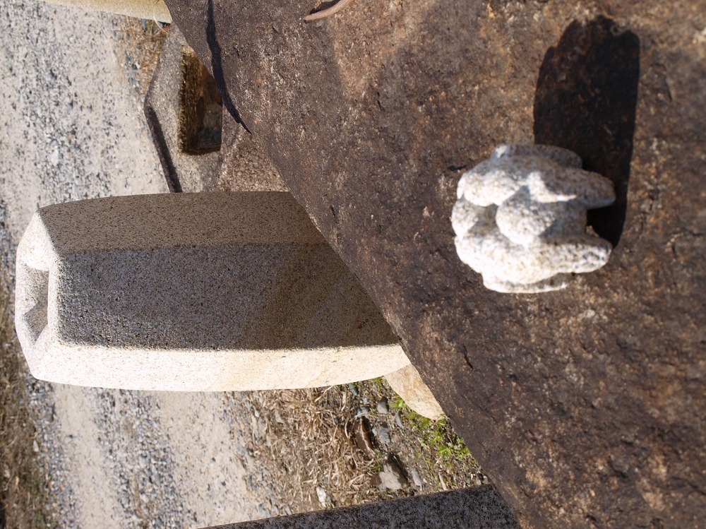 六角立水鉢（錆）花器付きの製品案内愛知県岡崎市の石灯篭・水鉢蹲など