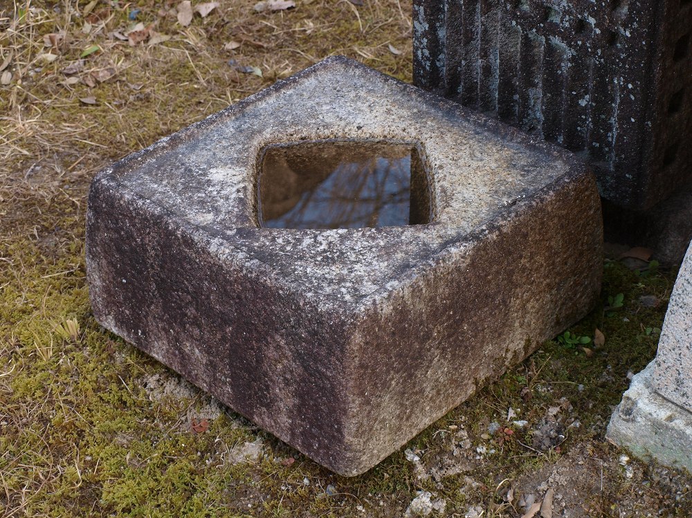 枡形水鉢の製品案内愛知県岡崎市の石灯篭・水鉢蹲など石材製品の製造