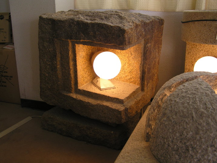 石あかり№20の製品案内愛知県岡崎市の石灯篭・水鉢蹲など石材製品の