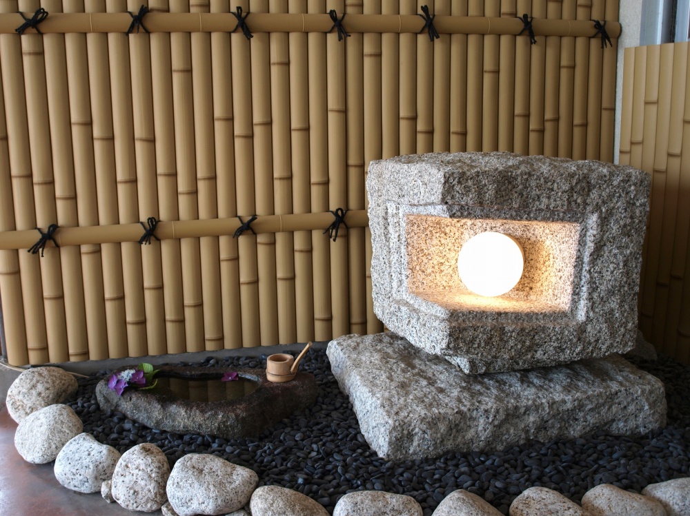 ひょうたん水鉢の製品案内愛知県岡崎市の石灯篭・水鉢蹲など石材製品の