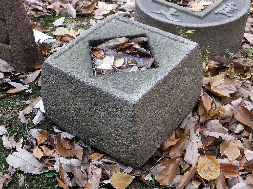 枡形水鉢の製品案内愛知県岡崎市の石灯篭・水鉢蹲など石材製品の製造