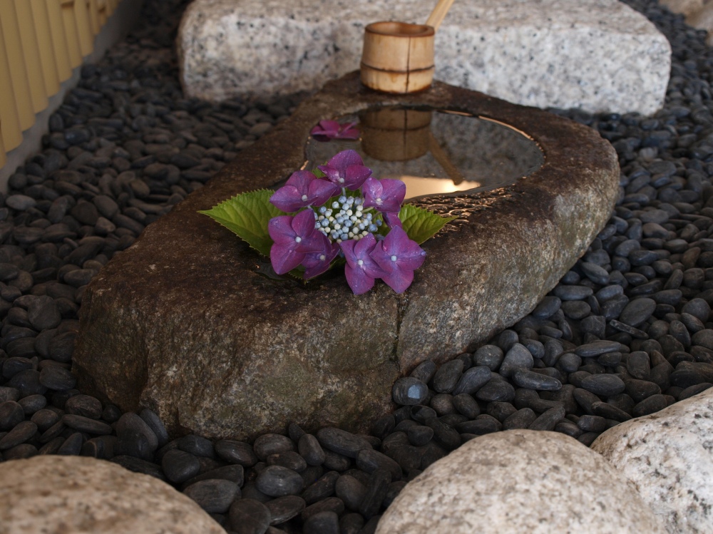 ひょうたん水鉢の製品案内愛知県岡崎市の石灯篭・水鉢蹲など石材製品の