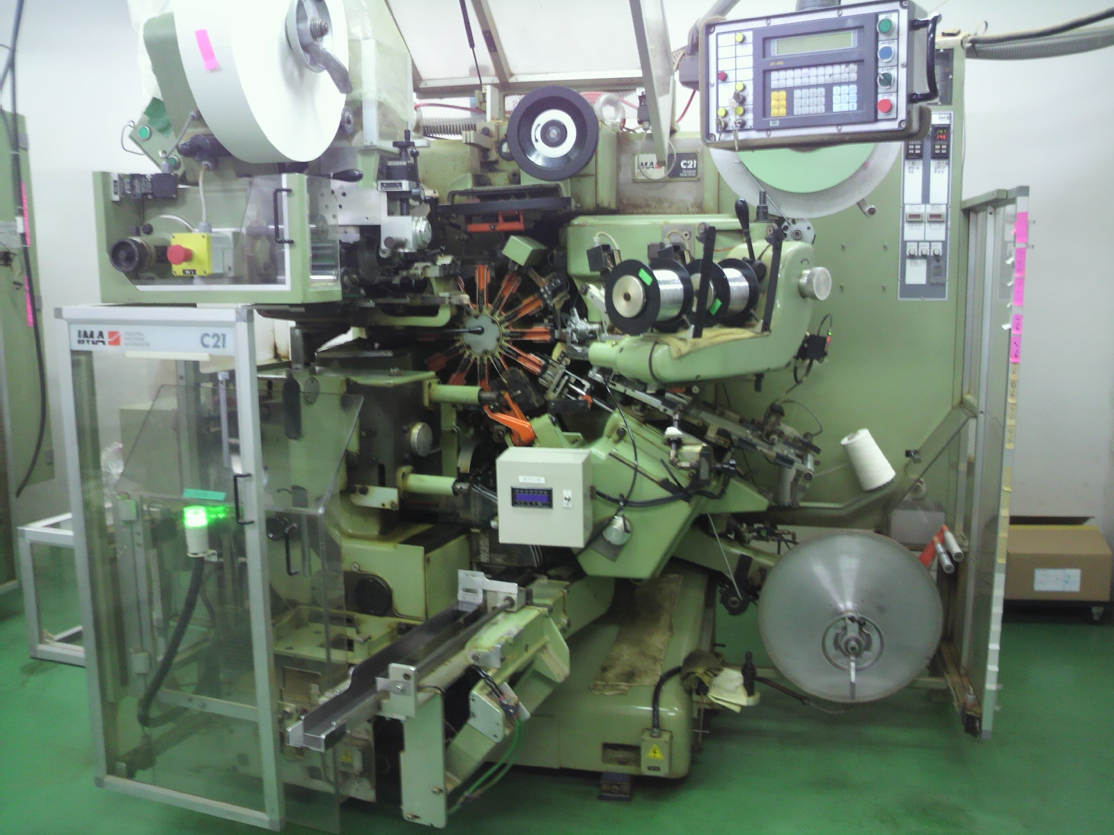 小分け包装を可能にする多彩な稼動機種 | 株式会社サンパック 大阪