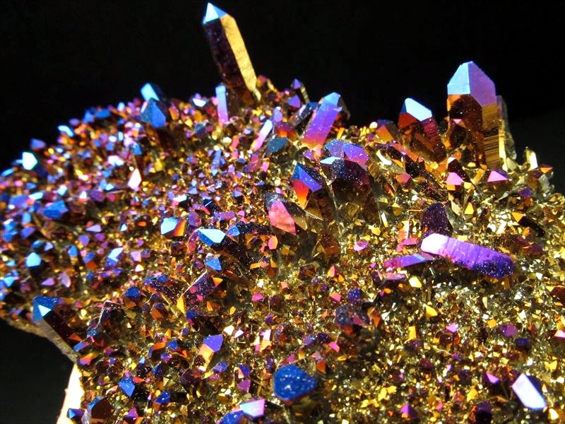 ☆本場アメリカのオーラ水晶入荷！！☆虹色に輝くメタリックブルー