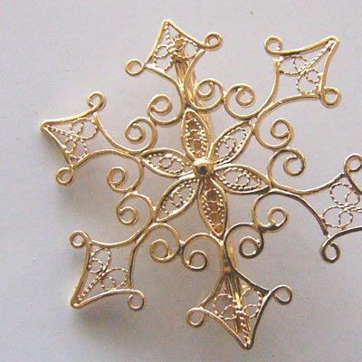 雪の結晶のブローチ【フィリグリー・銀線細工】(ヴェルメイユ・24K