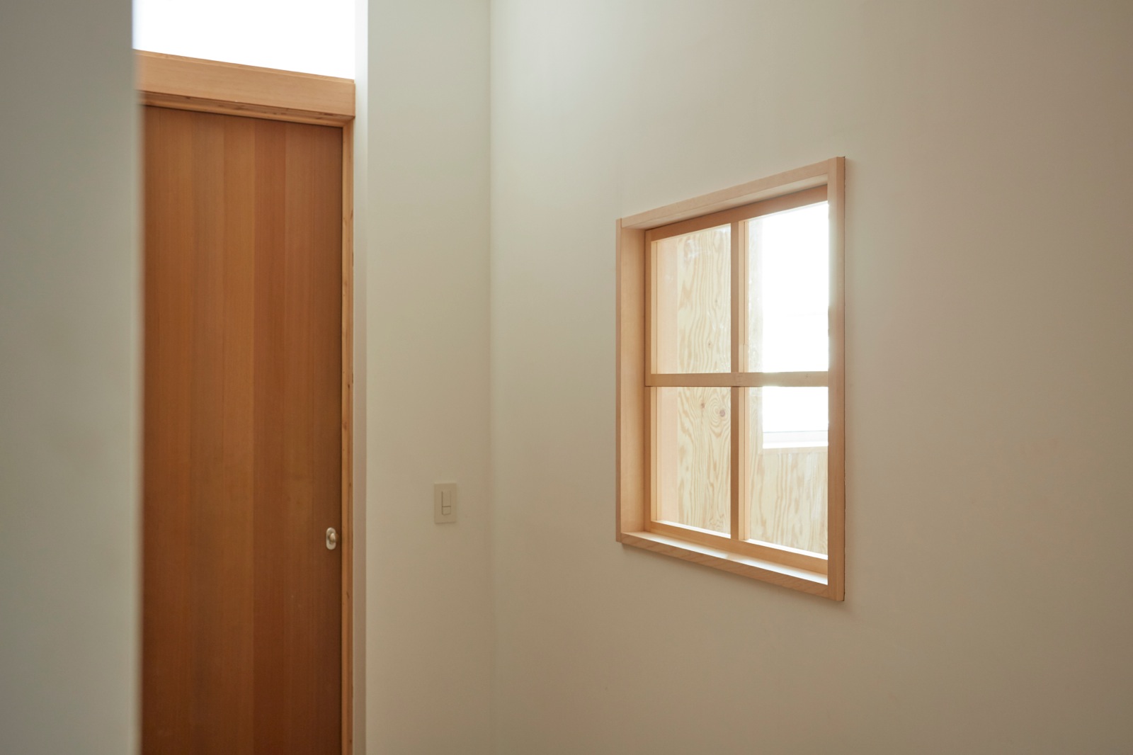 木製室内窓 780角 上部押し出しタイプ | DW-DR008-02-G164 | 室内窓