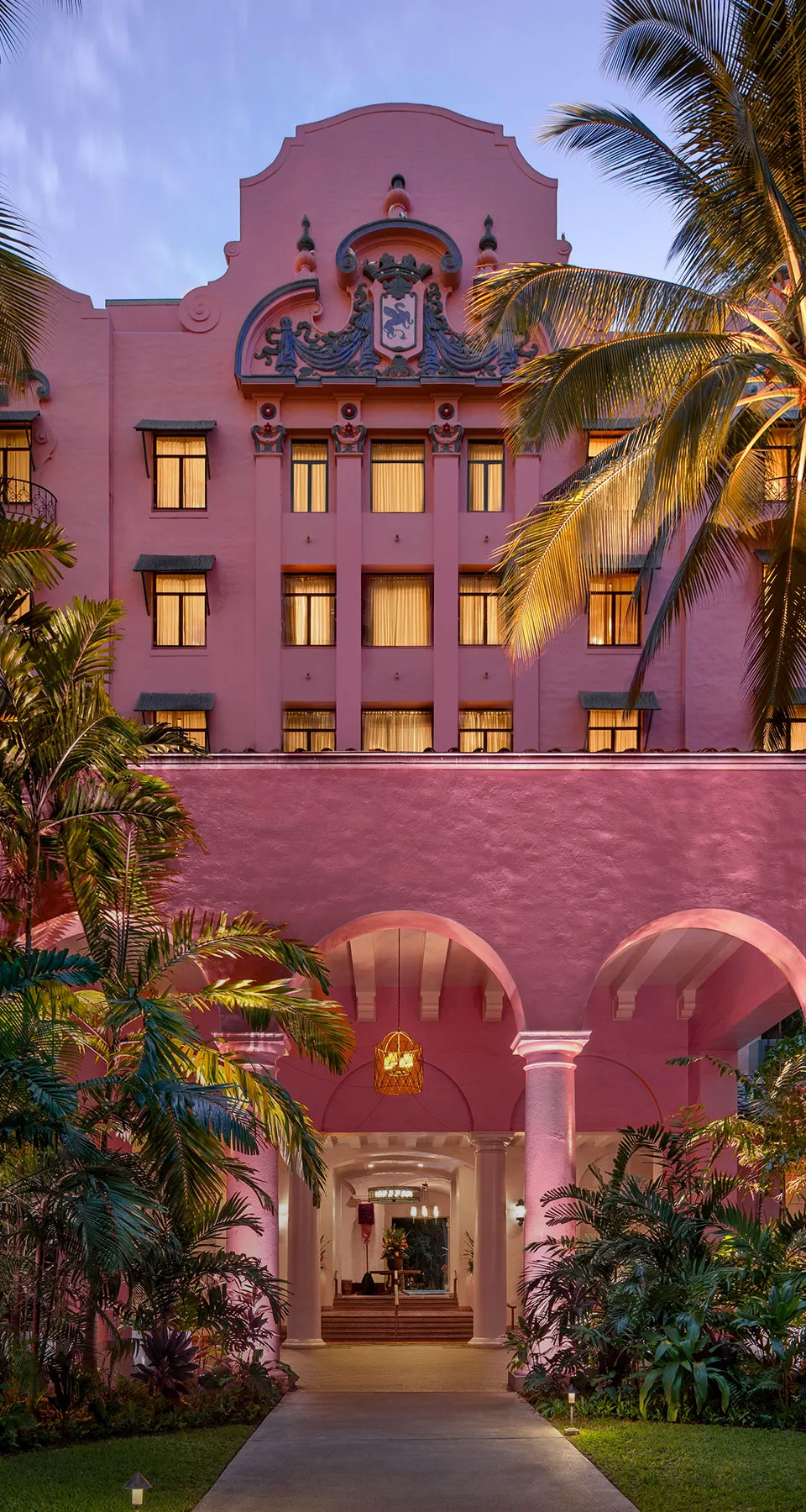 ハワイ・ワイキキのホテル - ロイヤルハワイアン【公式】