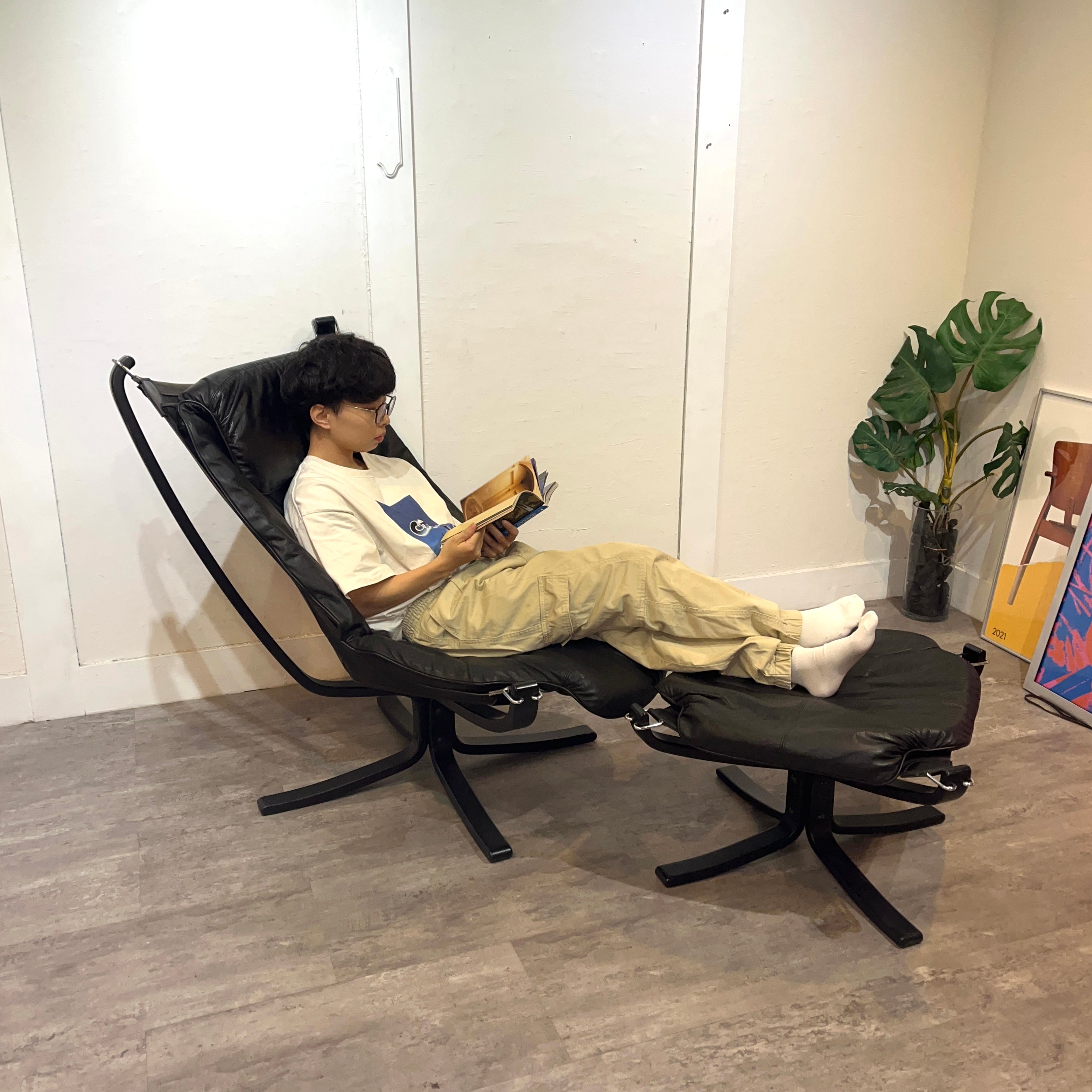 バットネ / Vatne ファルコンチェア＆オットマン 本革 北欧