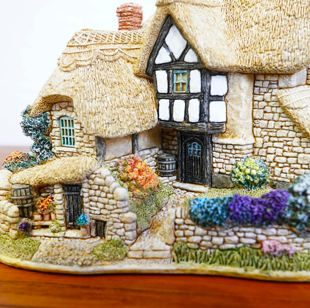 リリパットレーン / Lilliput lane 「The NINETEENTH HOLE