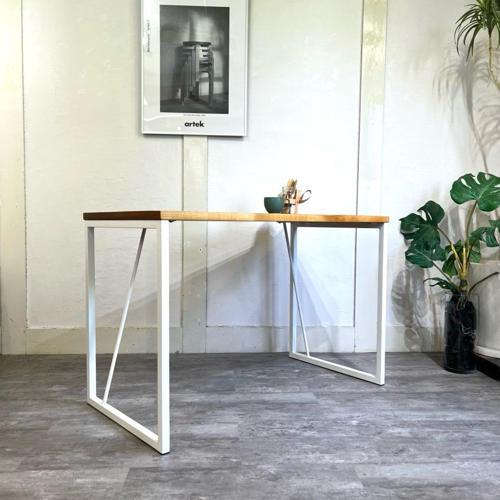 イクスス / ikususu デスク 机 アルダー無垢材 スチール脚 ホワイト