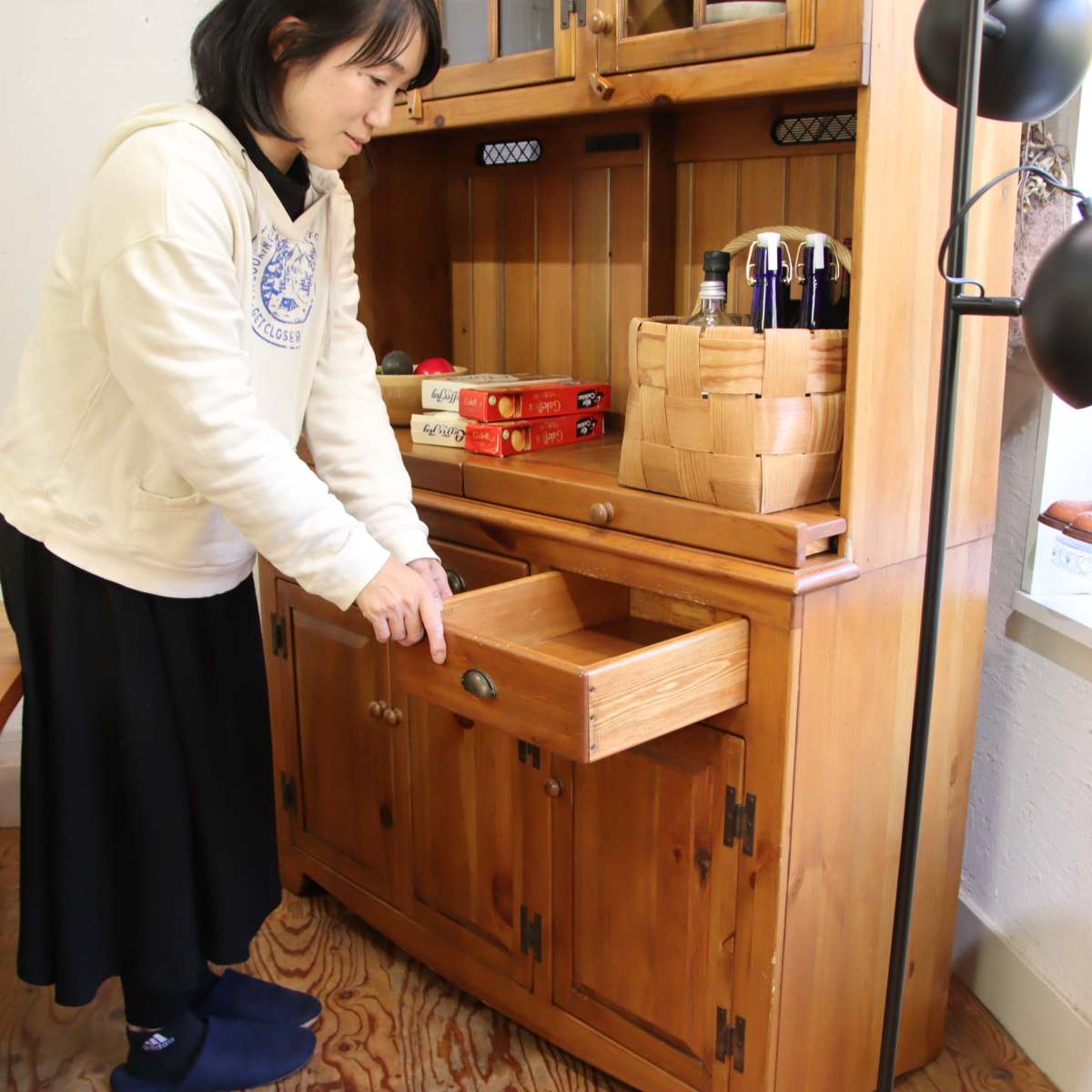 アンファン / Enfant 食器棚 キッチンボード カップボード コンセント