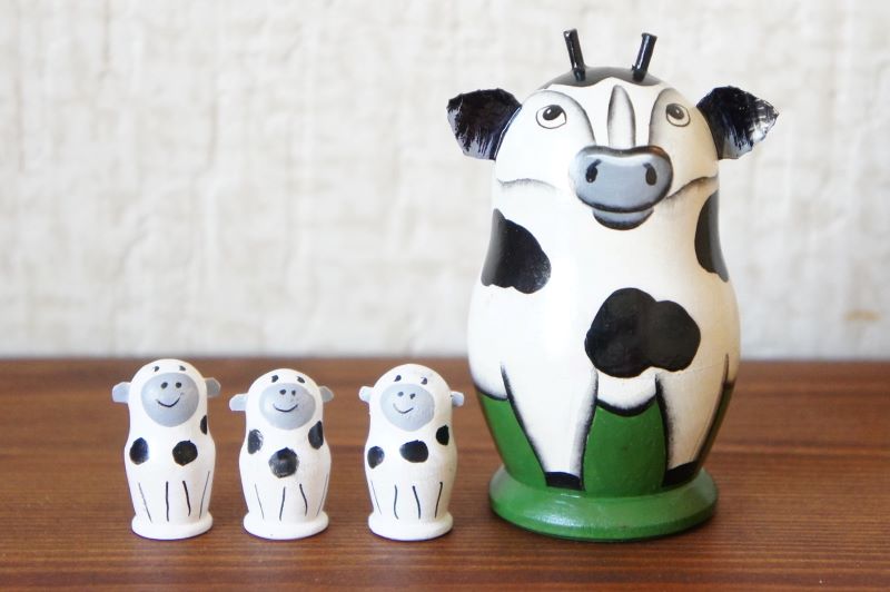 ニキーチン工房作 ウシの親子マトリョーシカ 3+1ピース /8cm