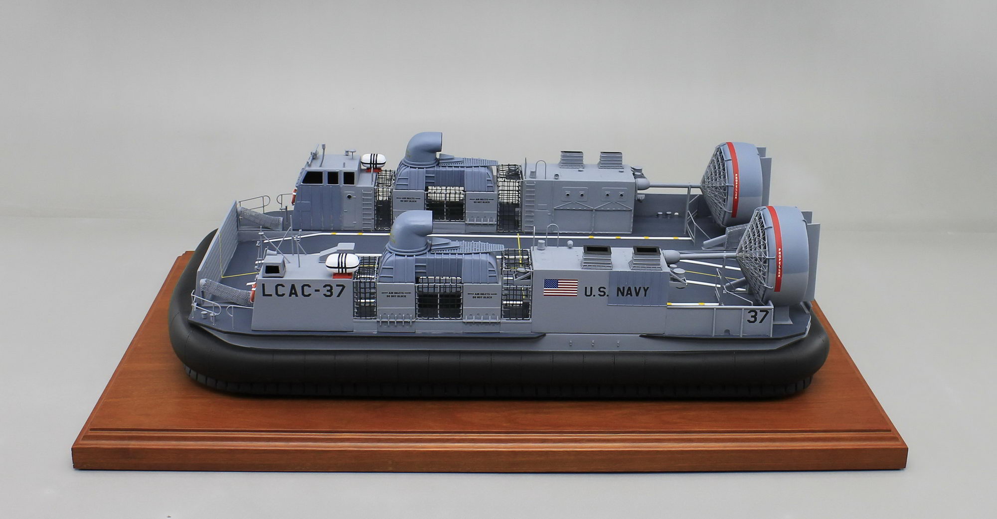 □アメリカ海軍 上陸用舟艇 LCAC-1級エア・クッション型揚陸艇、精密