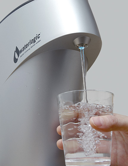 Edge（エッジ）シルバー | 卓上・ポット型UV浄水器 ｜ ウォーターロジック