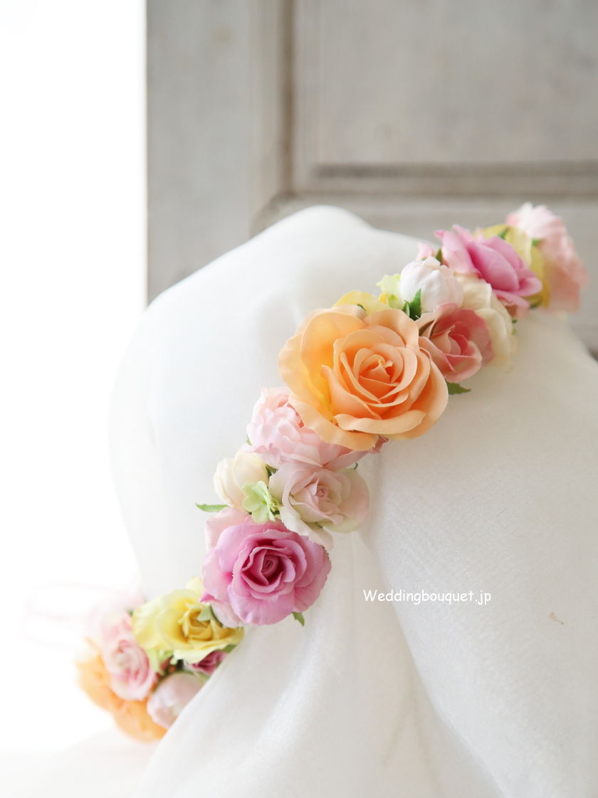 花冠 淡いオレンジとピンク黄色のバラ | ウェディングブーケ.jp