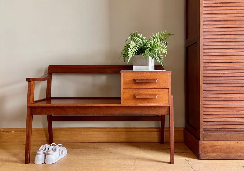 Mid Century Telephone / Hall Seat by Chippy Heath – Antique