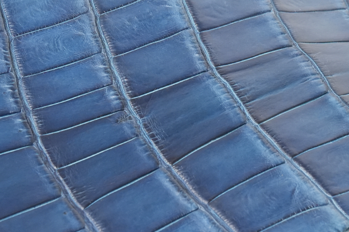 藍染ヌメクロコダイルシリーズについてのお話 | WILDSWANS(ワイルド