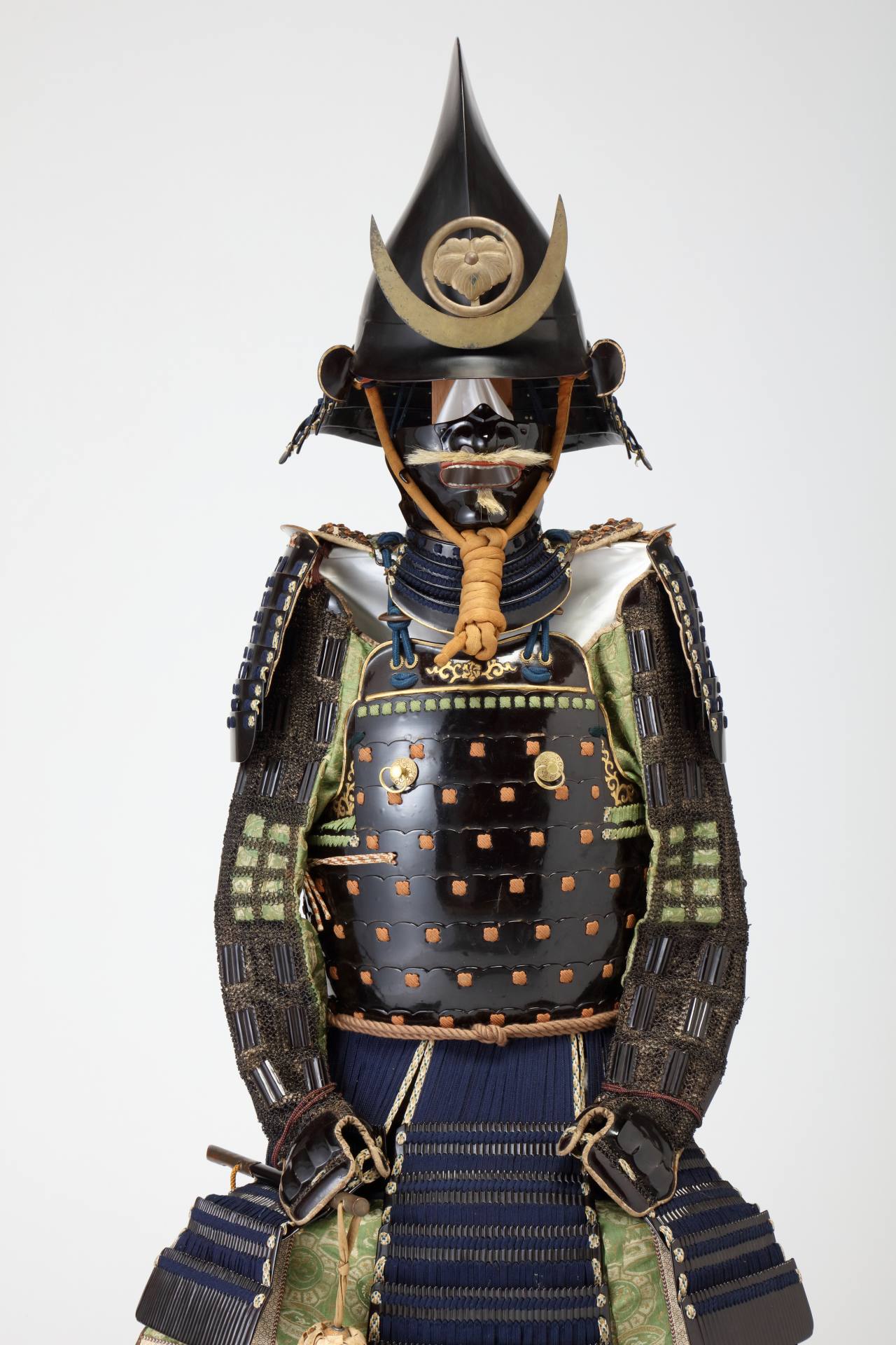 鉄黒漆塗紅糸菱綴碁石頭横矧二枚胴具足／ホームメイト