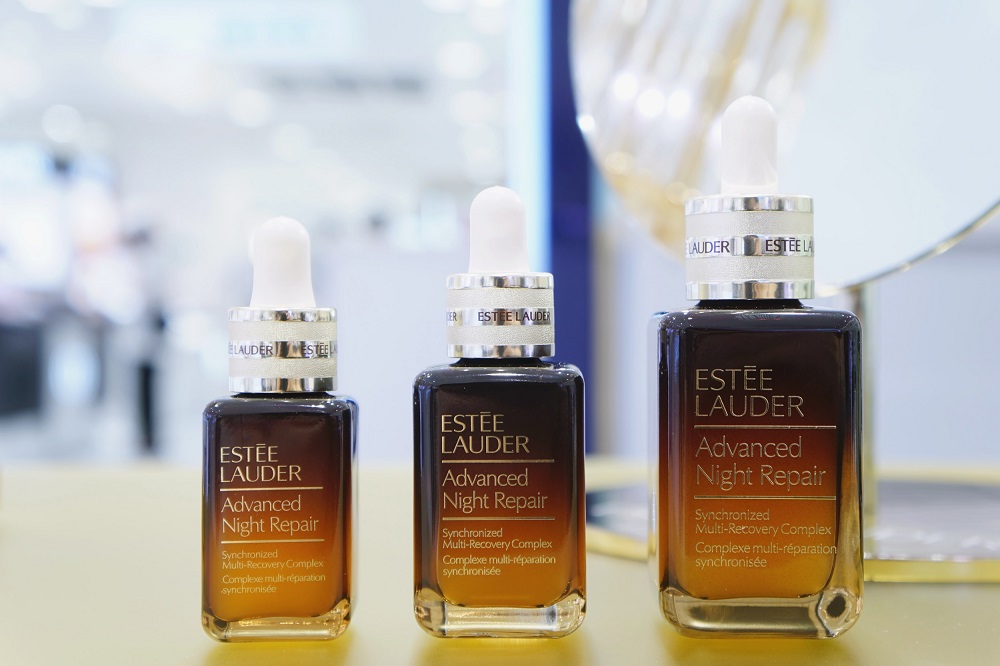 ESTEE LAUDER (エスティ ローダー)〉といったらコレ！ ベストセラー