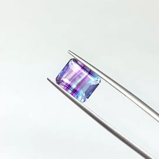バイカラーフローライト ブラジル産 ルース 3.97ct[210913217]9.9×8mm