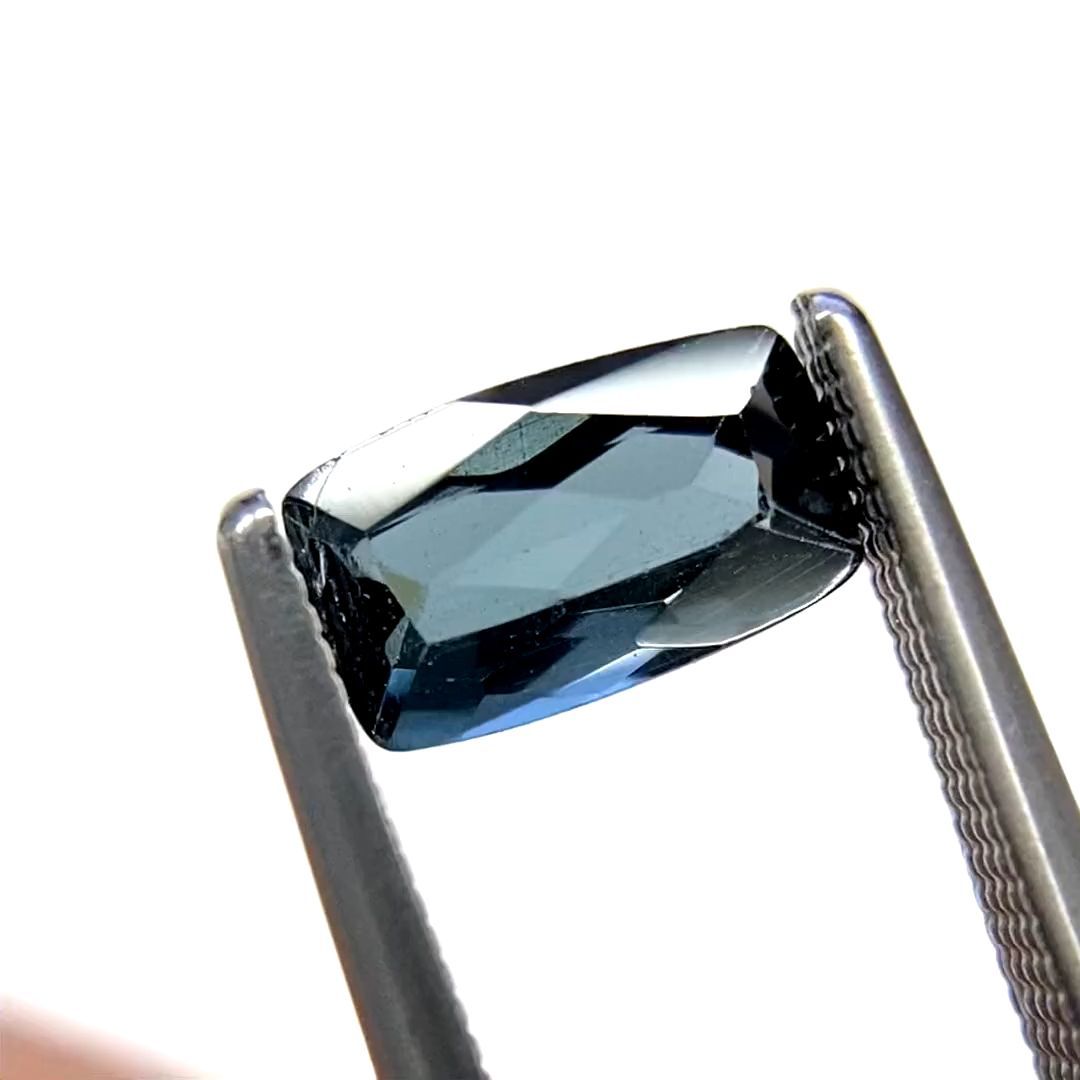 インディゴライト(宝石名ブルー・トルマリン/別名インディゴライト