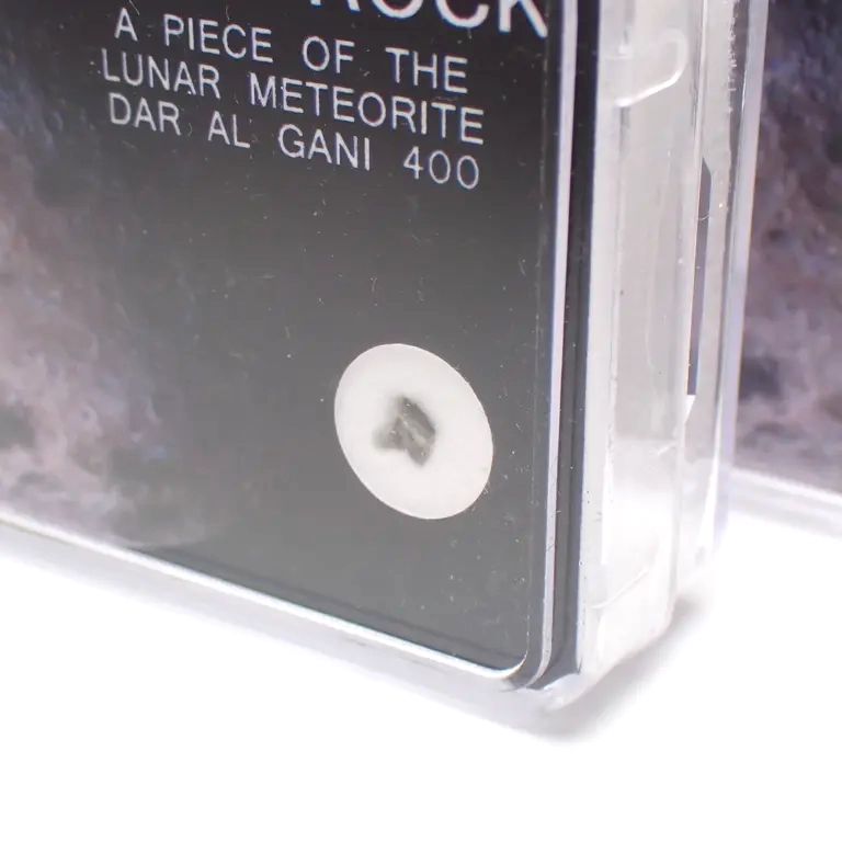 鑑賞石 Amazon | 鉱物標本 金鉱石 金石 幸運石 原石 鑑賞石 観賞石897g | 岩石