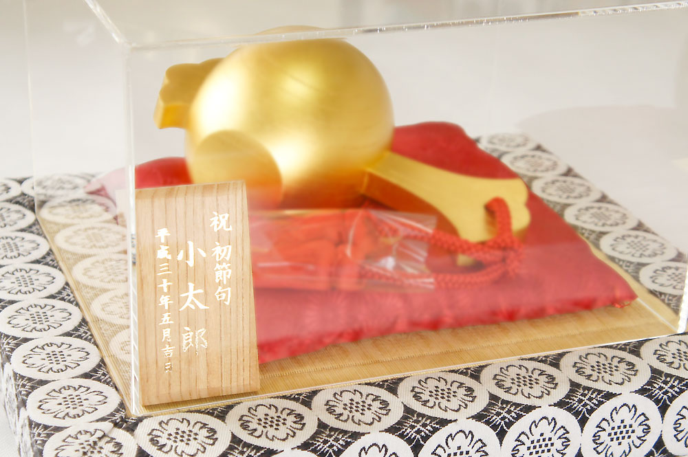 初節句】かぶと飾りに代えて上品、縁起がよい、サイズもよい贈物純金箔