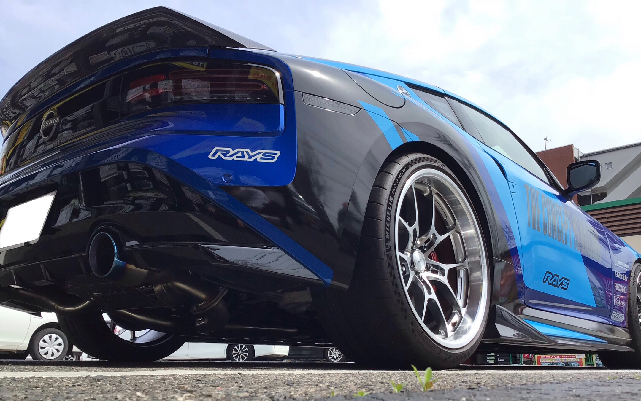 サプライズ来店】RAYSデモカー 日産 フェアレディZ （RZ34） | 店舗お