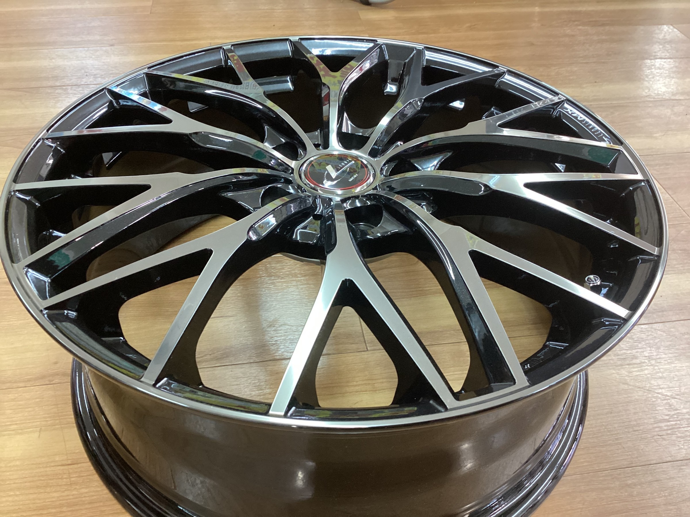 期間限定展示中】LEONIS MX／LEONIS SK | 店舗おススメ情報 | タイヤ館