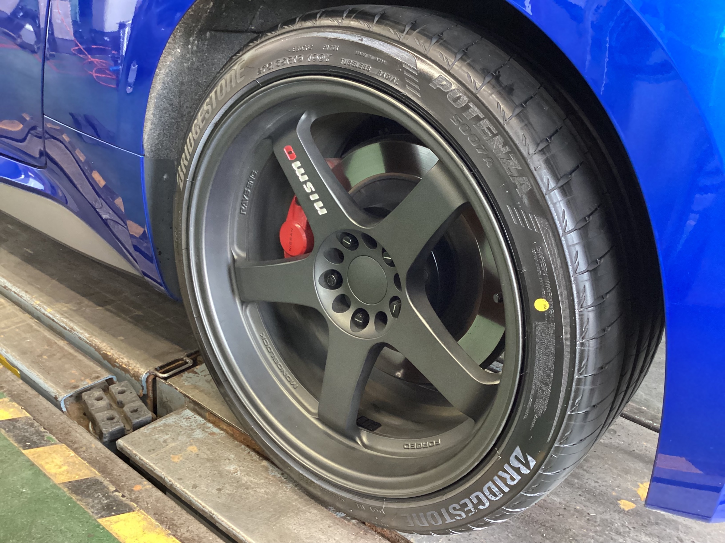 夏タイヤ】フェアレディZ RZ34 ポテンザS007Aにタイヤ交換！ | 店舗お