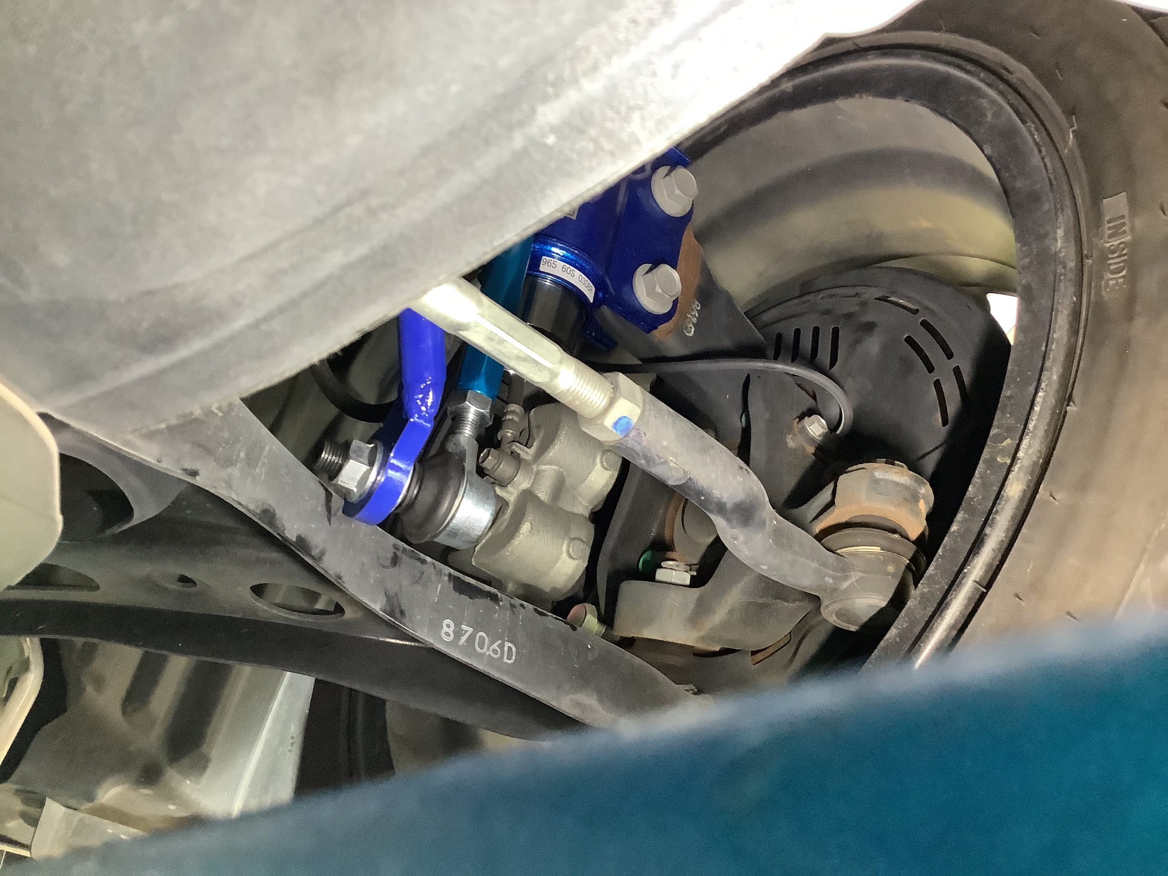 足廻り交換作業（クスコ ストリートZERO A） トヨタ・86 | 店舗お