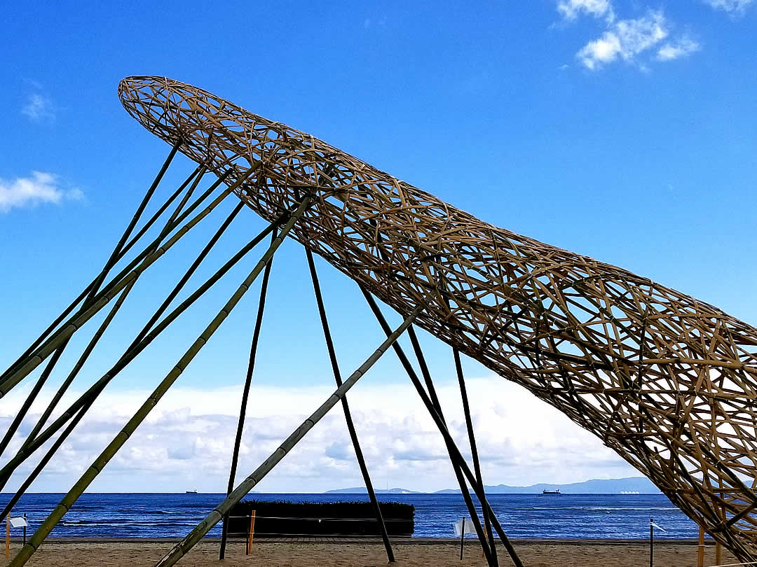 川島茂雄作、竹アートオブジェ「空竹海風(そらたけうみかぜ)」 - 竹虎