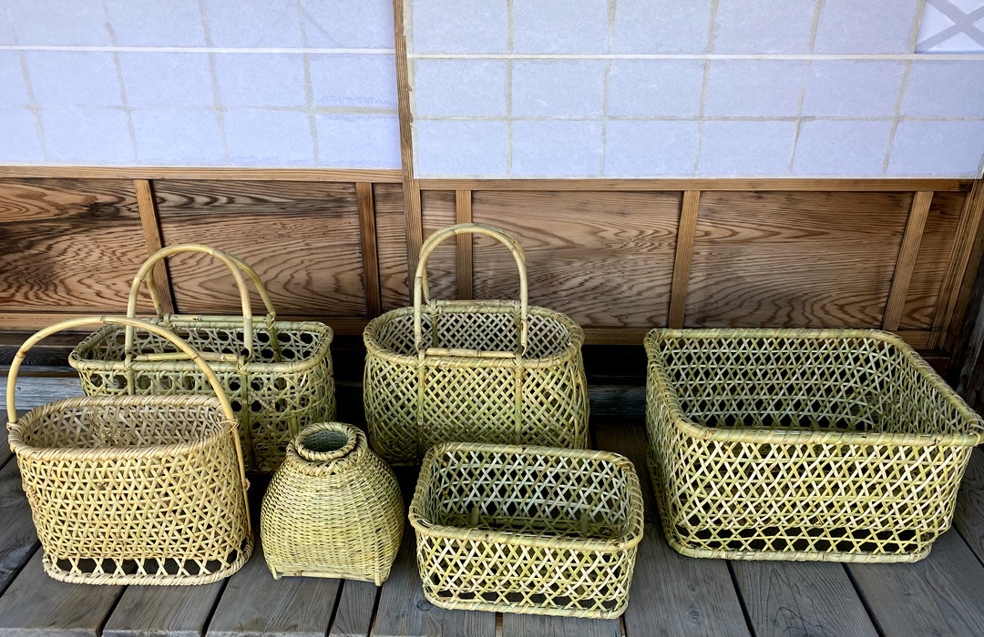 根曲竹の竹林から編み上げられる竹細工たち - 竹虎四代目がゆく！