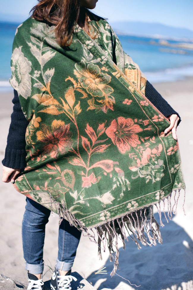 220cm×65cm〕ふんわりインドの伝統唐草柄ストール - その他・アソート