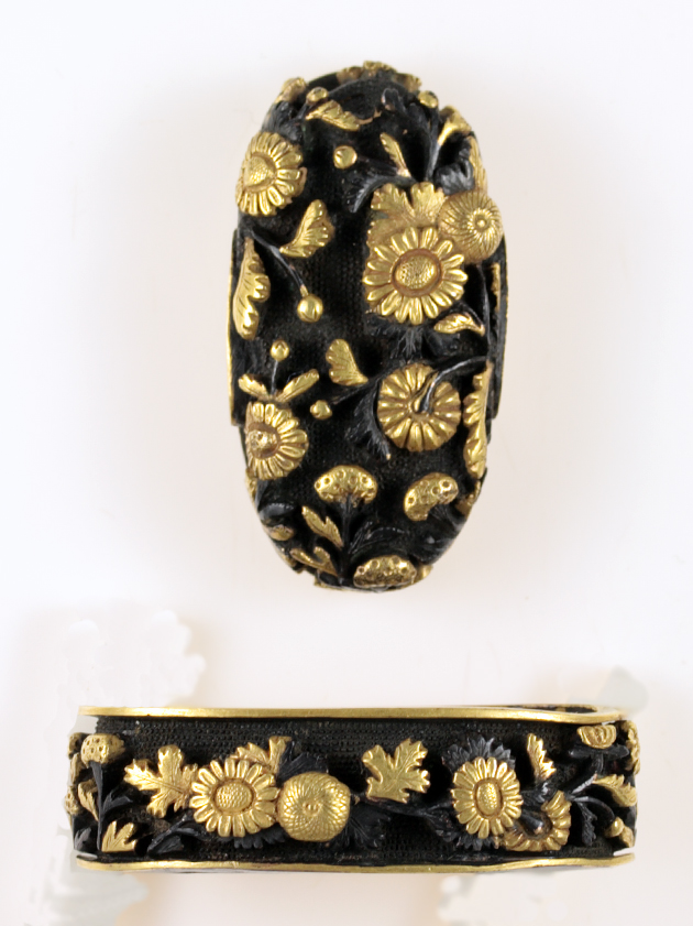 縁頭 古美濃 枝菊｜刀剣や刀の販売なら日本刀販売専門店つるぎの屋